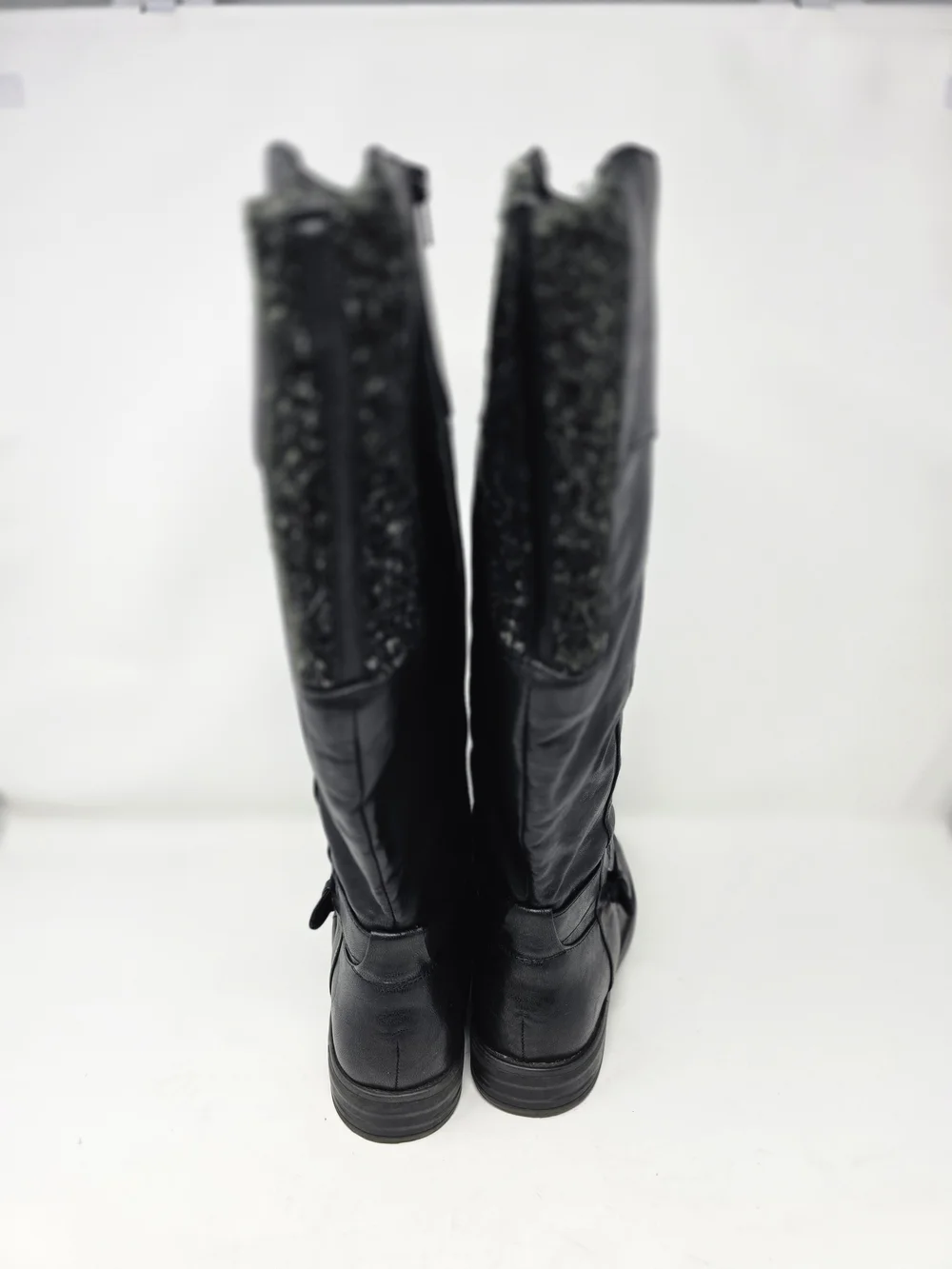 BareTraps cessa women